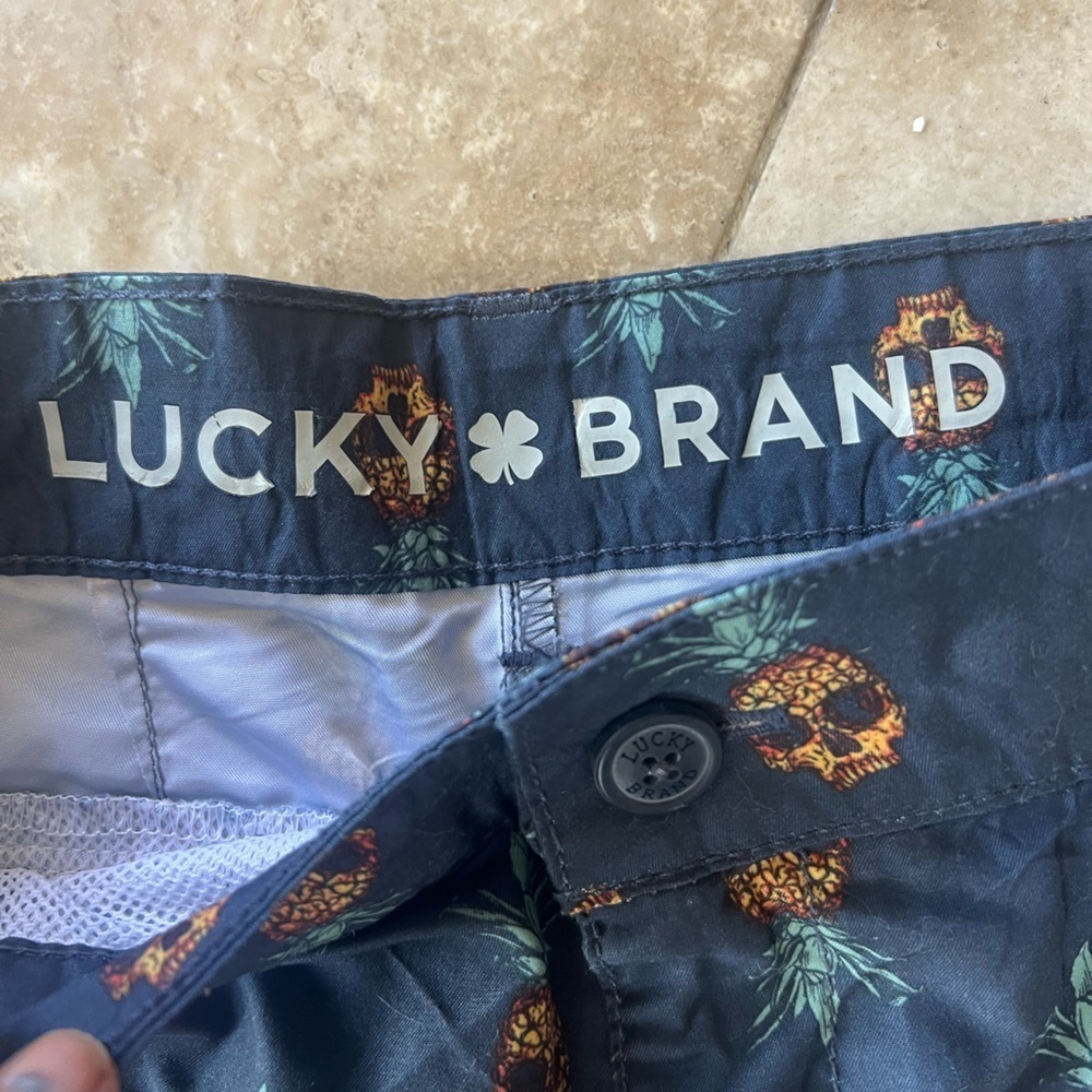 Lucky brand, boys board shorts size 12 perfect condition - Picture 7 of 14
